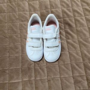 brand new girl size 9 adidas Velcro sneaker